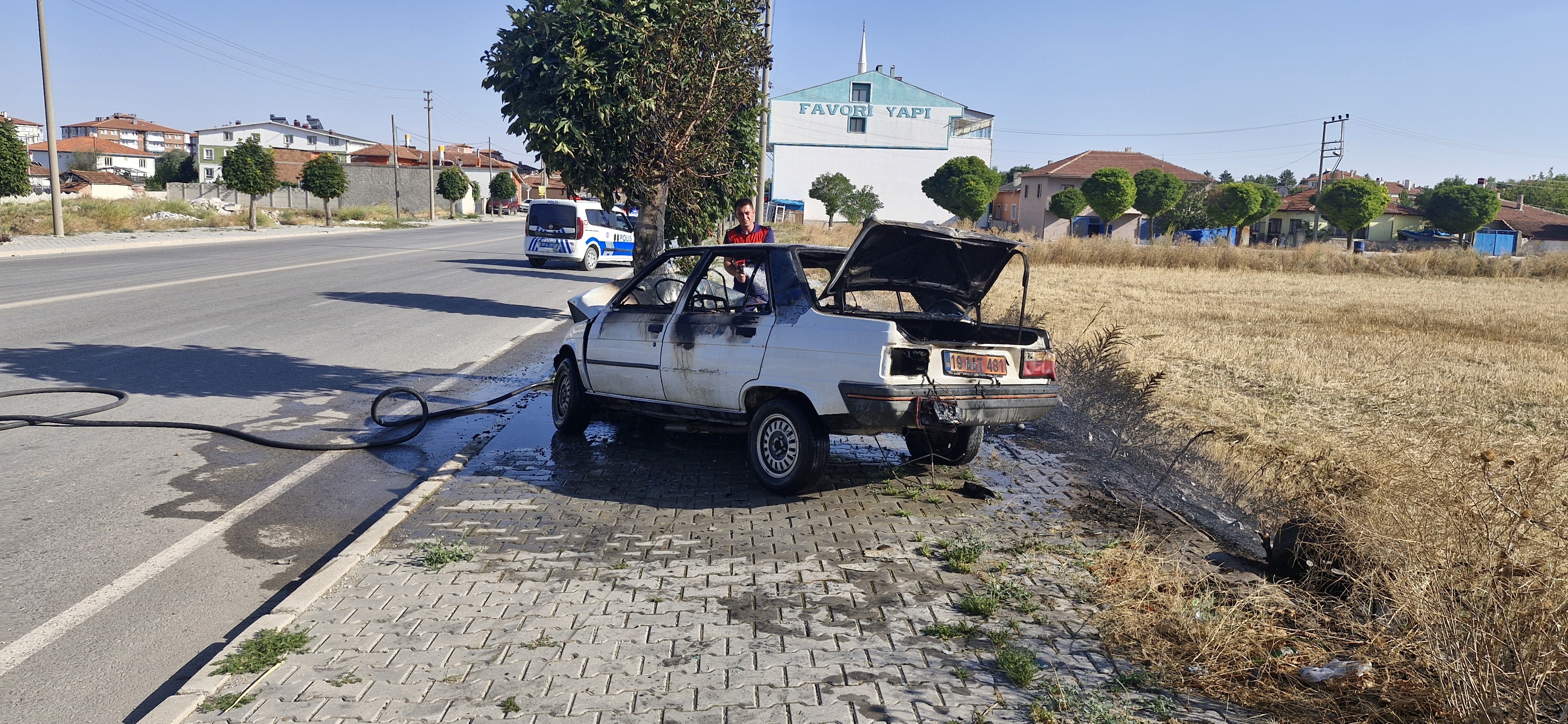 Ağaca Çarpan Otomobil Alev Aldı Feci Kazada 1 Yaralı! 1