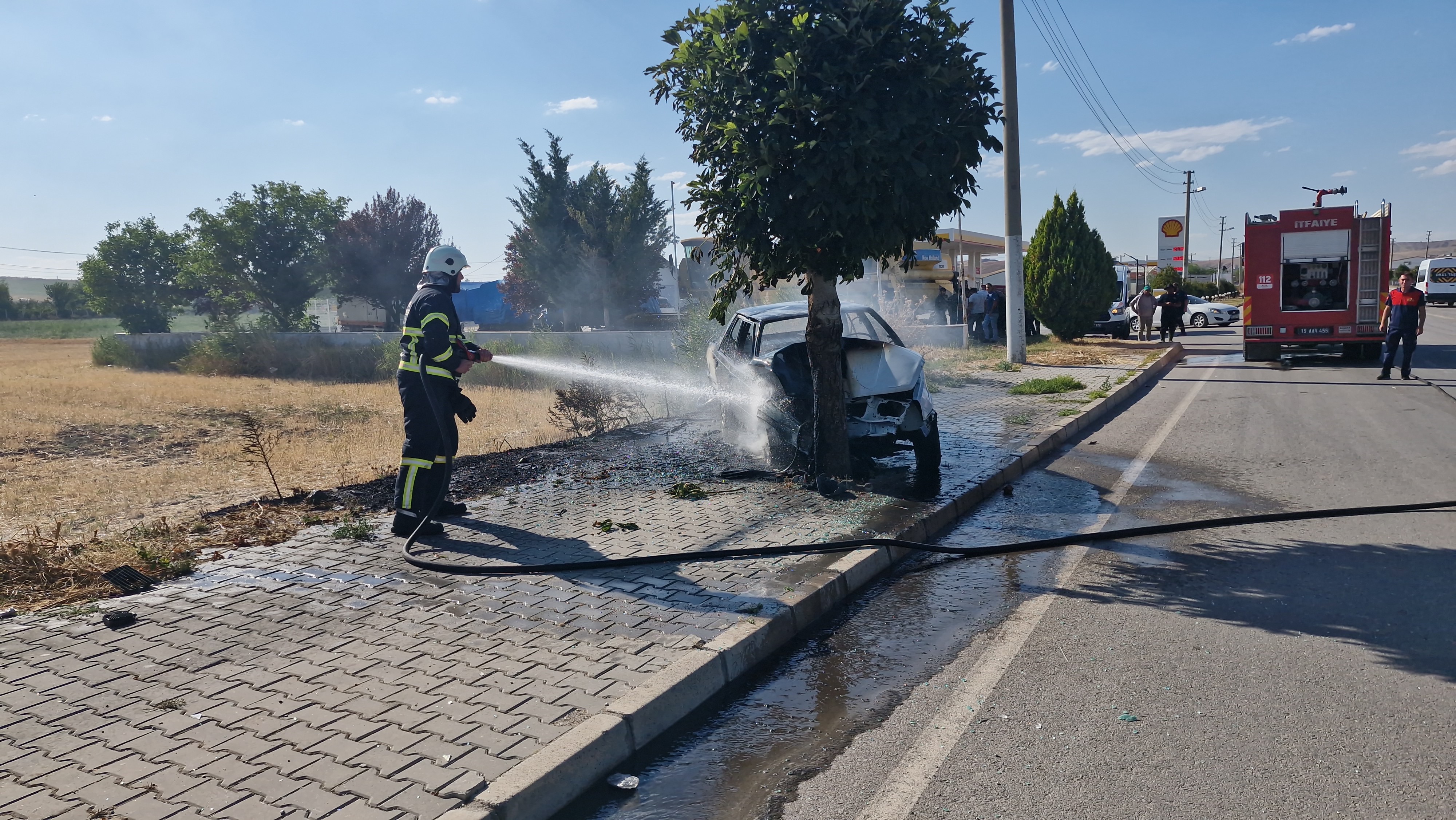 Ağaca Çarpan Otomobil Alev Aldı Feci Kazada 1 Yaralı! 4
