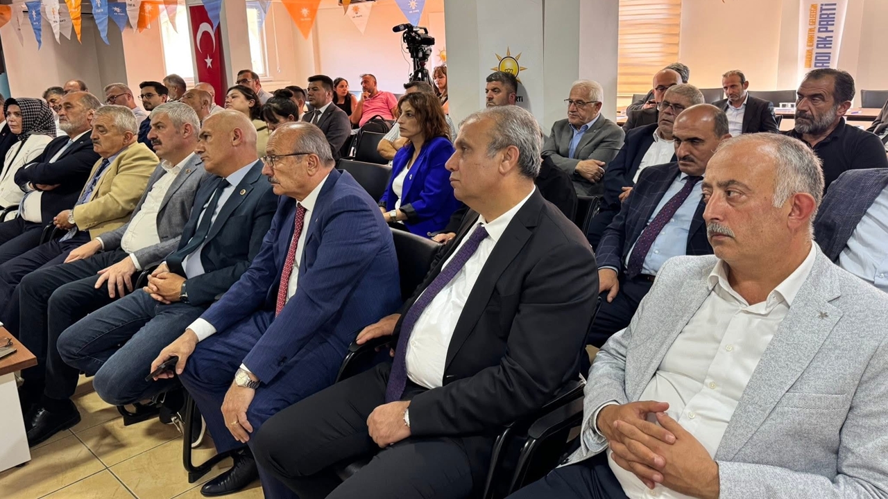 Ak Parti Toplantı Başkan Arslan (2)