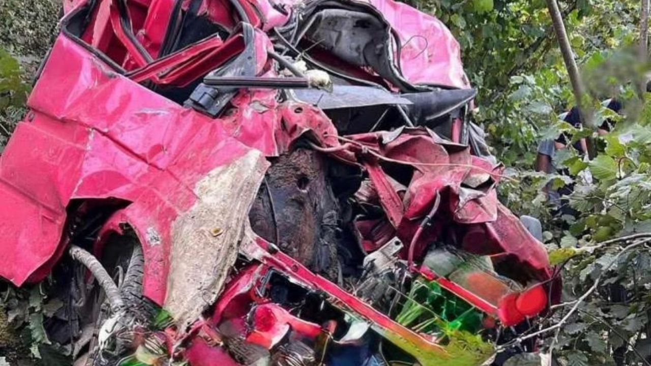 Bahçeye Yuvarlanan Kamyonet 4 Can Aldı, 1 Kişi Yaralı (3)