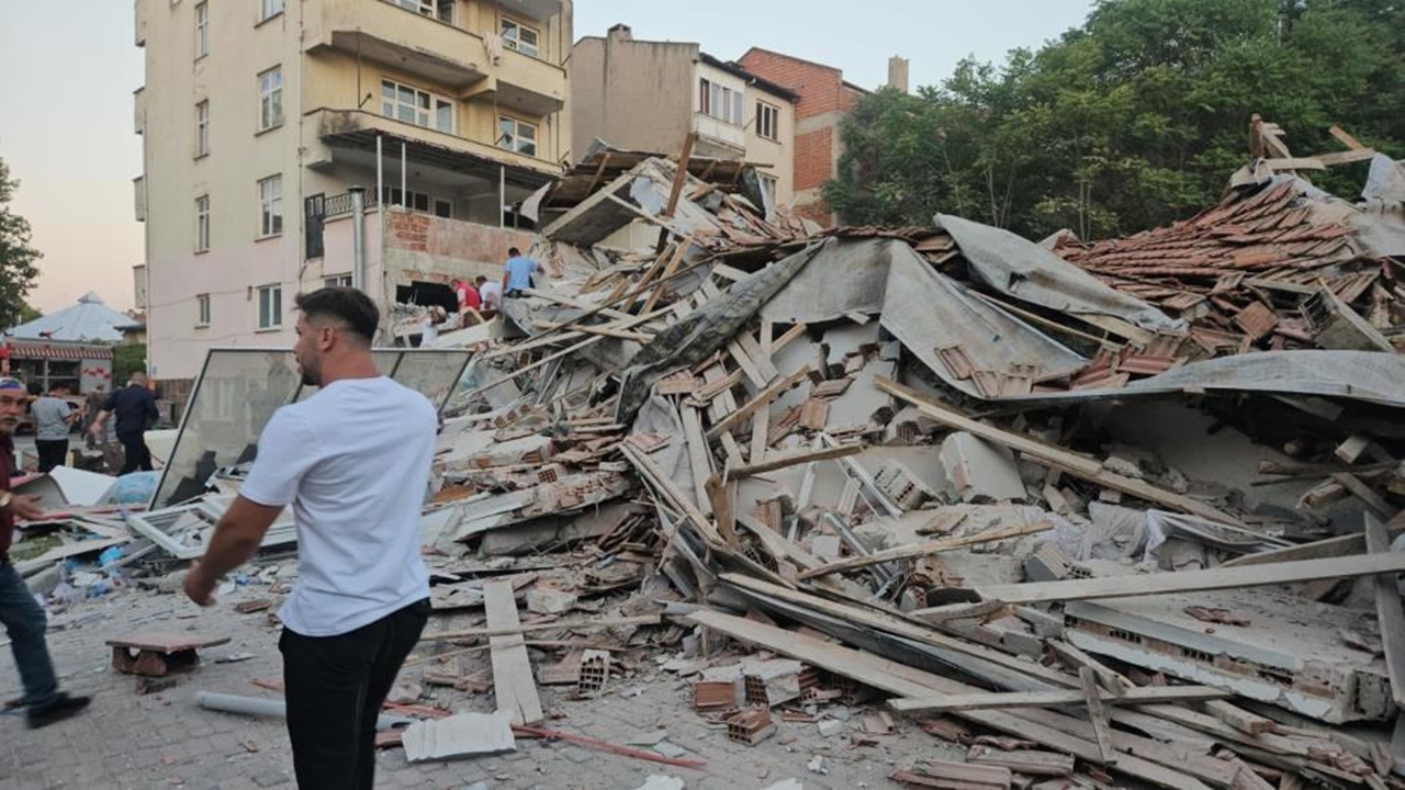 Balıkesir 6,1 Deprem (1)