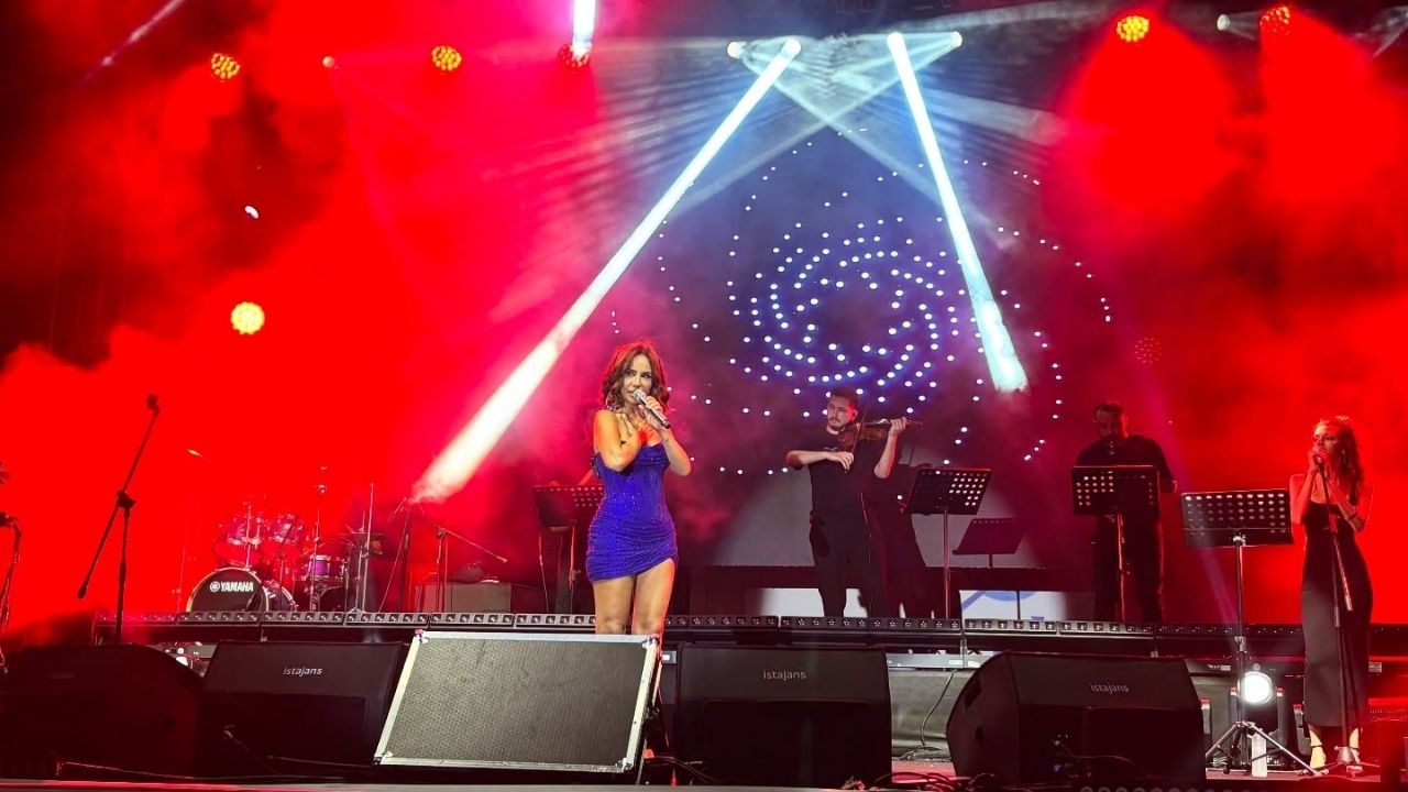 Betül Demir Kastamonu Konserinde Karabük’e Bağış Yaptı (2)