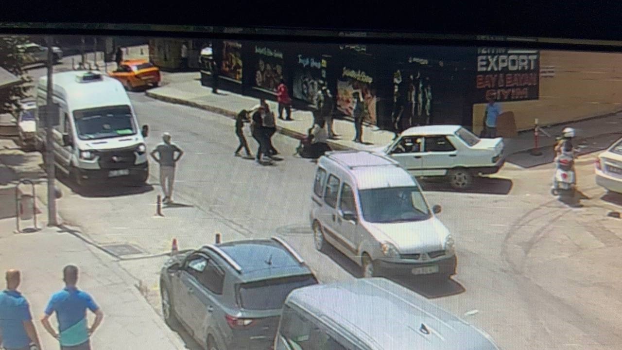 Bıçaklı Ve Uçan Tekmeli Kavgada 2 Kişi Yaralandı 3