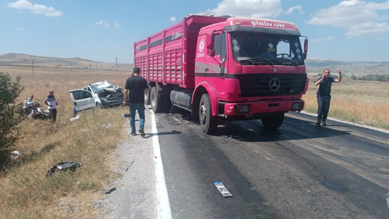 Çorum Feci Kaza 5 Araç (1)
