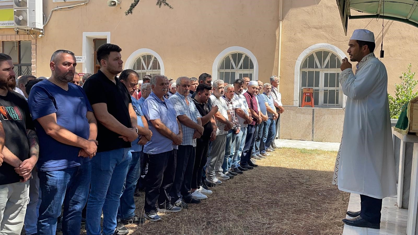 Dere Içinde Ölü Bulunan Adam Defnedildi 12