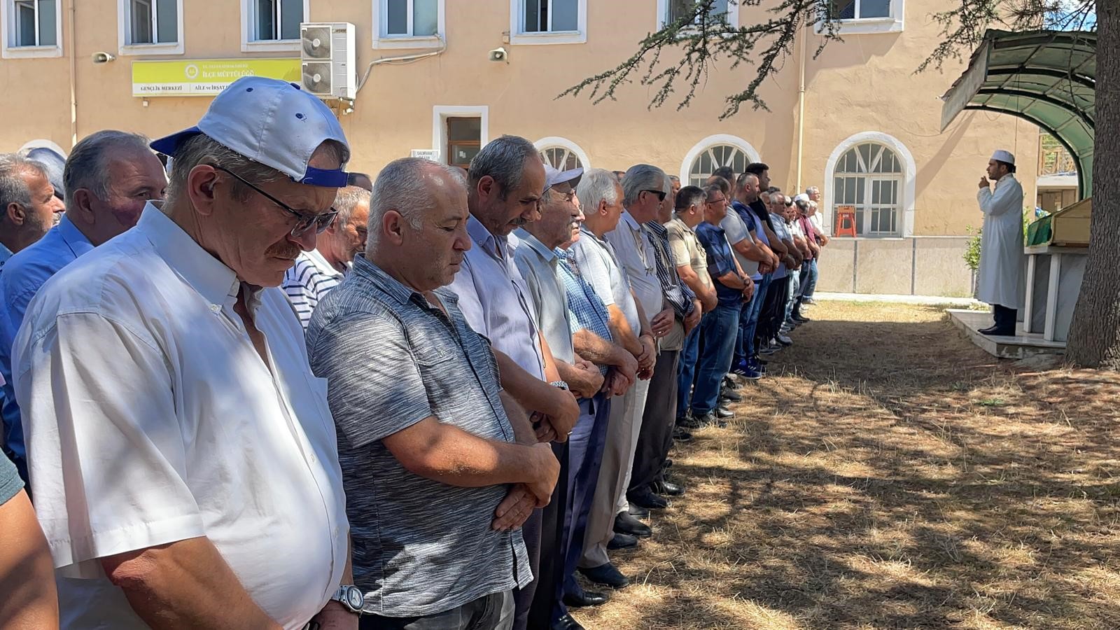 Dere Içinde Ölü Bulunan Adam Defnedildi 2