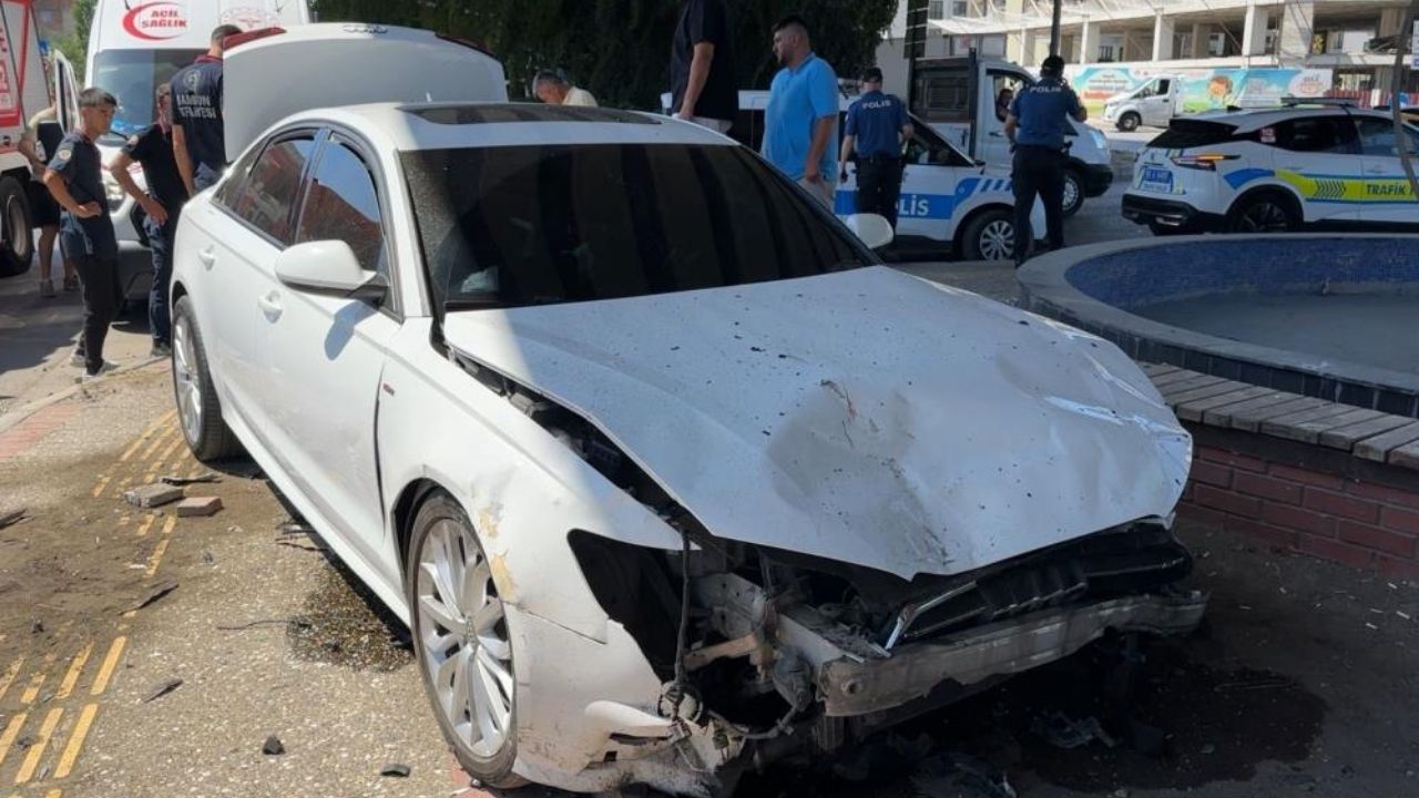 Feci Kaza Tofaş Hurdaya Döndü, 1'I Ağır 2 Yaralı! (3)