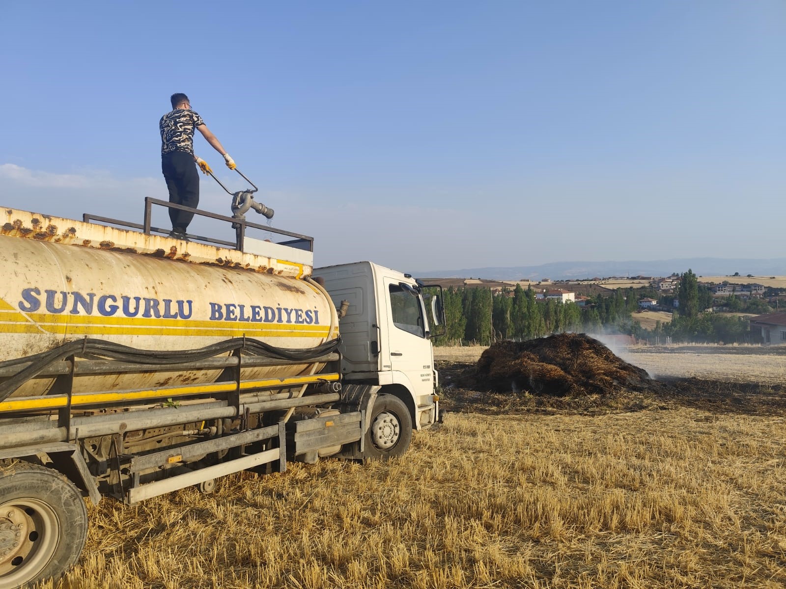 Feci Yangında 300 Adet Balya Küle Döndü 1