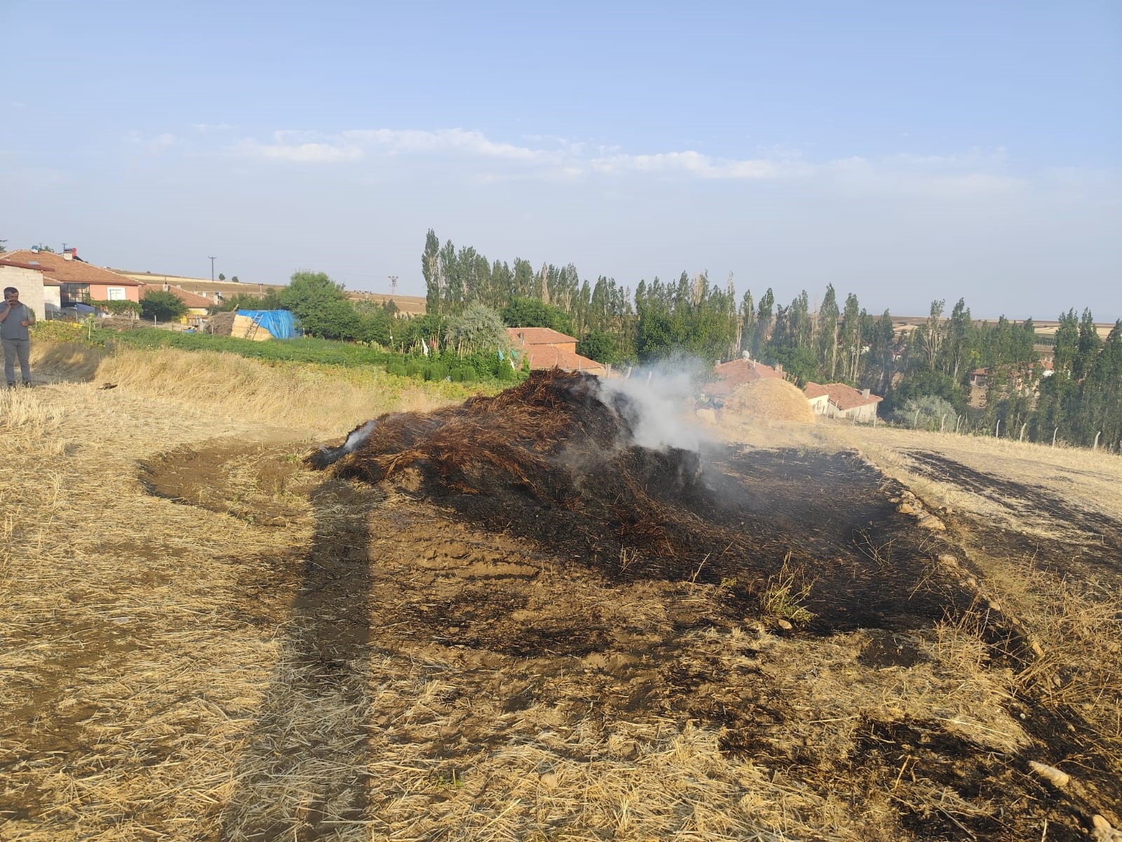 Feci Yangında 300 Adet Balya Küle Döndü 2