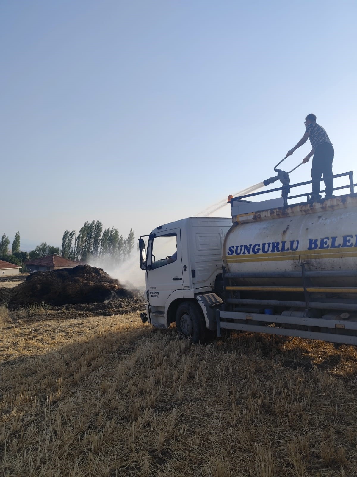 Feci Yangında 300 Adet Balya Küle Döndü
