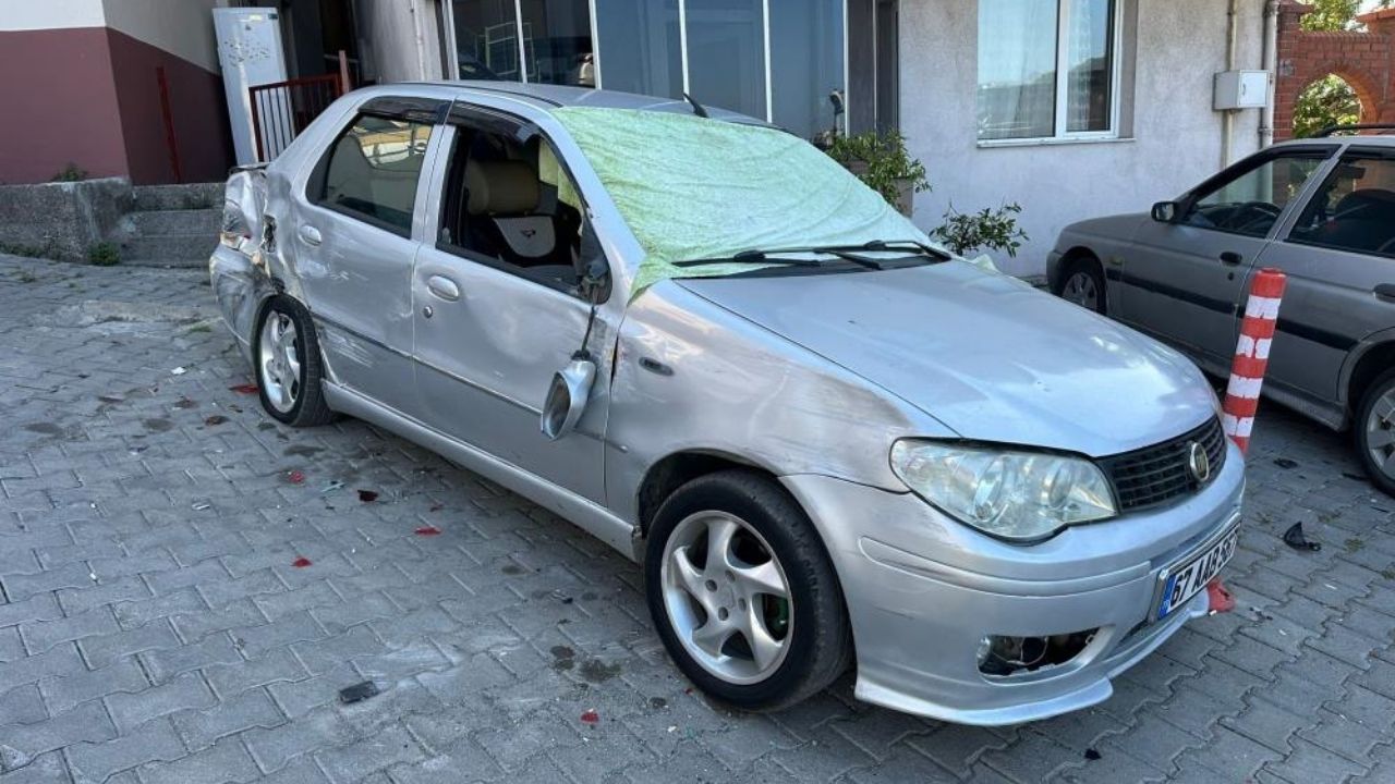 Freni Boşalan Otomobil Zincirleme Kazaya Neden Oldu 4 Yaralı (3)