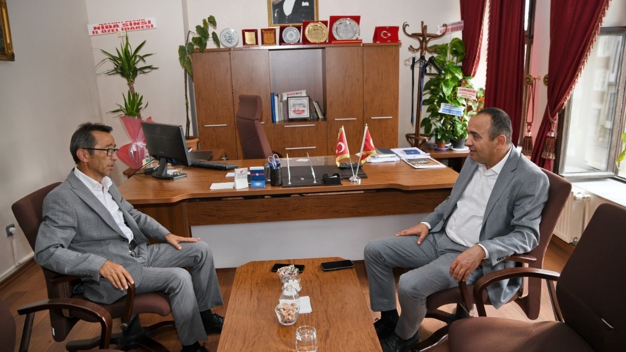 Genel Sekreter Sinsi, Kastamonu Yazma Eser Kütüphanesi’ni Ziyaret Etti (4)