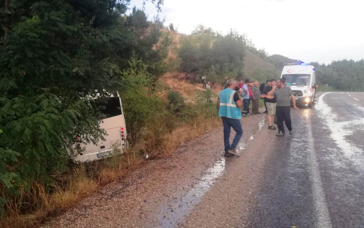 Hanönü'deki Maden Işçilerini Taşıyan Otobüs Kaza Yaptı 6 Yaralı (Detaylar) 12