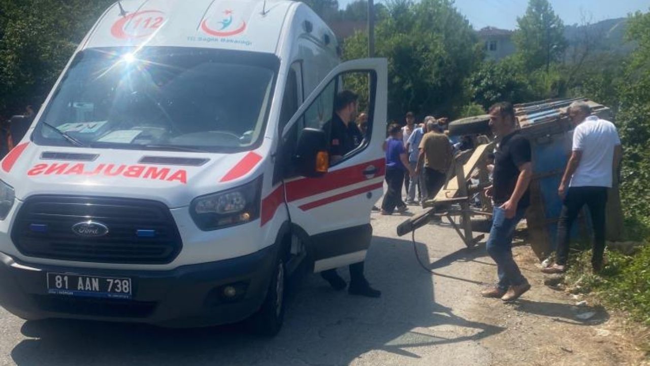 Hasat Yolunda Korkunç Kaza! Traktör Devrildi, 8 Yaralı (1)