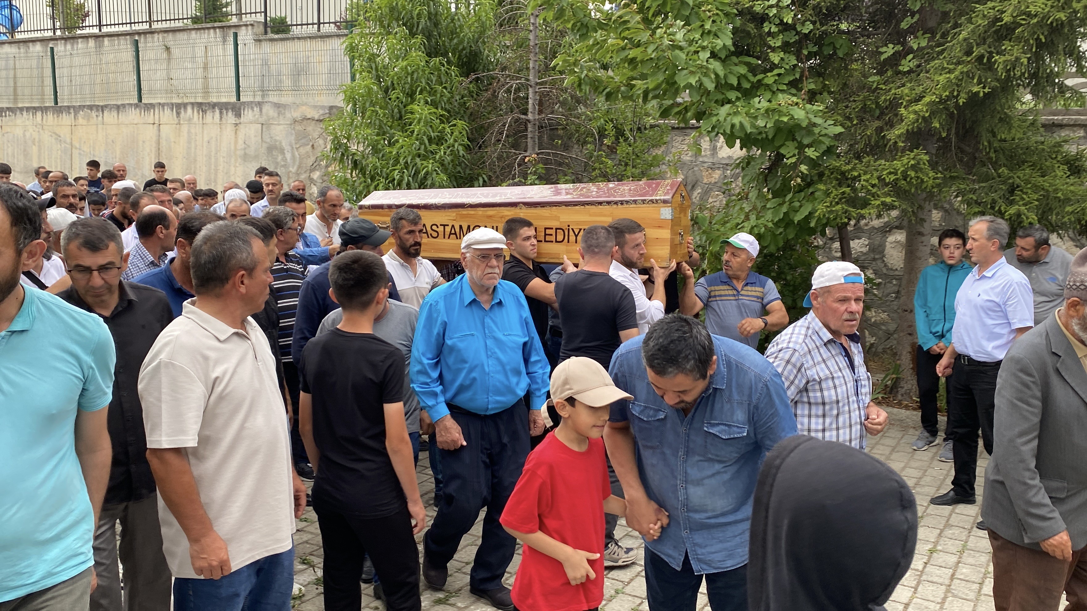 Henüz 16 Yaşındaydı Kastamonu'da Baraj Gölünde Boğulan Çocuk Toprağa Verildi 1