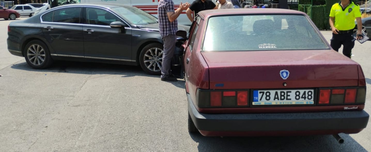 İki Otomobilin Çarpıştığı Kazada 3 Yaralı Var! 2
