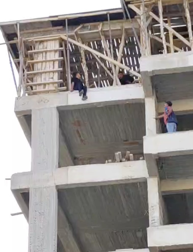 İnşaatın Üst Katına Çıkan Genç Yaşamına Son Vermek Istedi! 2