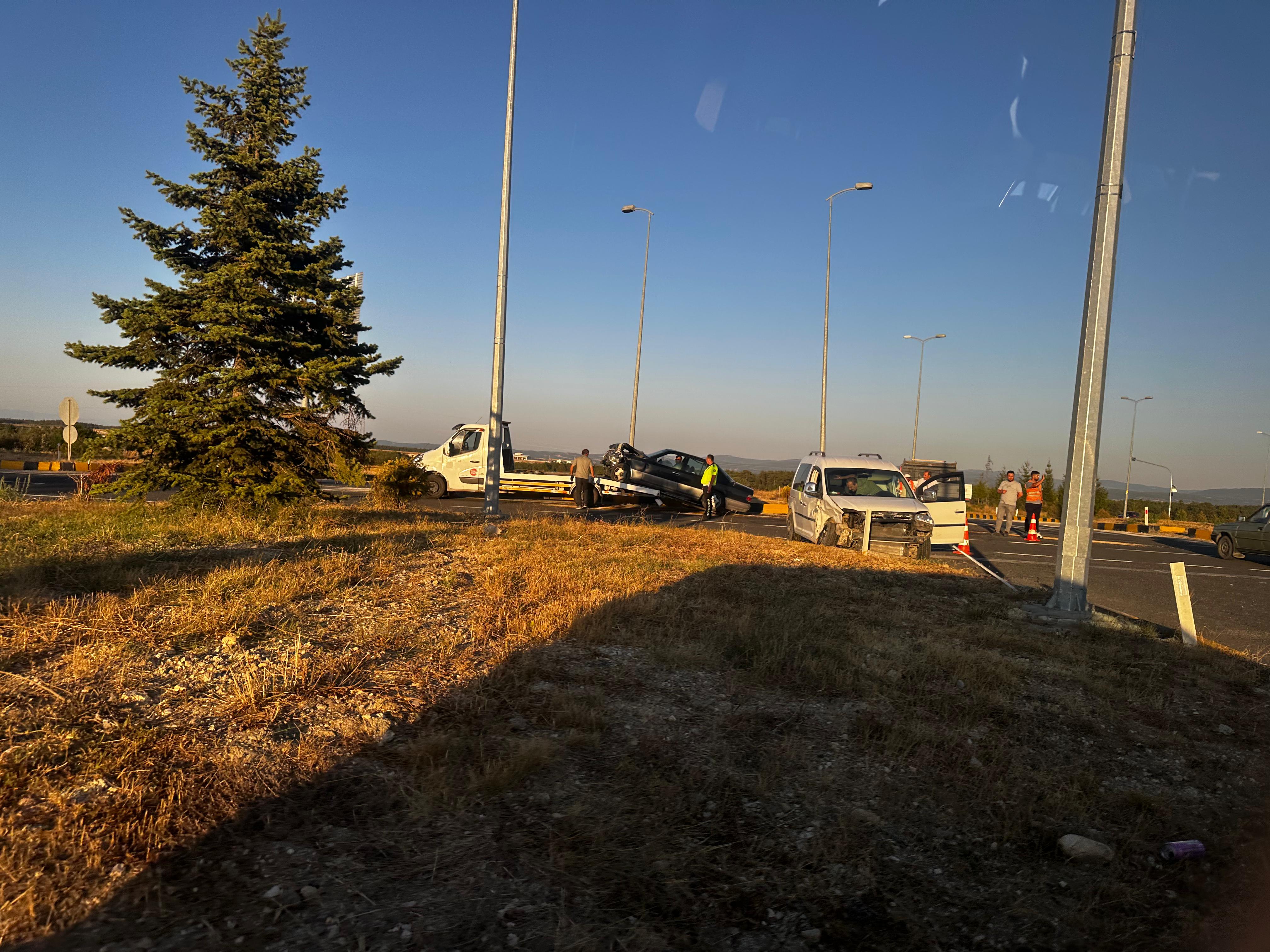 Kastamonu Havalimanı Kavşağı'nda Feci Kaza 2 Yaralı Var! 2