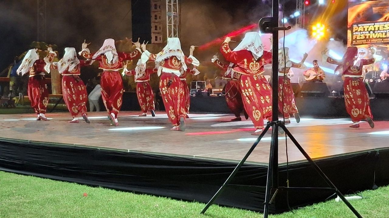Kastamonu Yöresi Kıyafetleriyle Büyüledi Taşköprü Ekibine Kktc’den Birincilik (2)