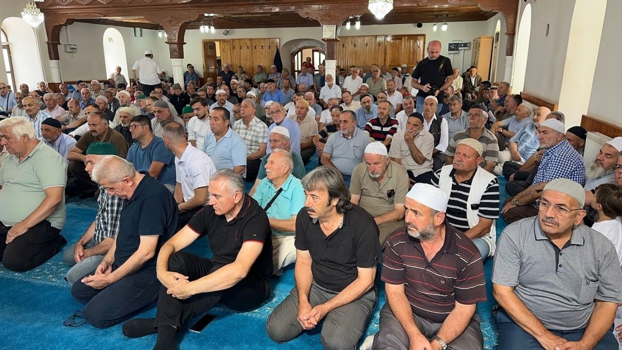 Kastamonu’da Acı Bir Anma Sel Felaketinde Hayatını Kaybedenlere Mevlit Okundu (1)