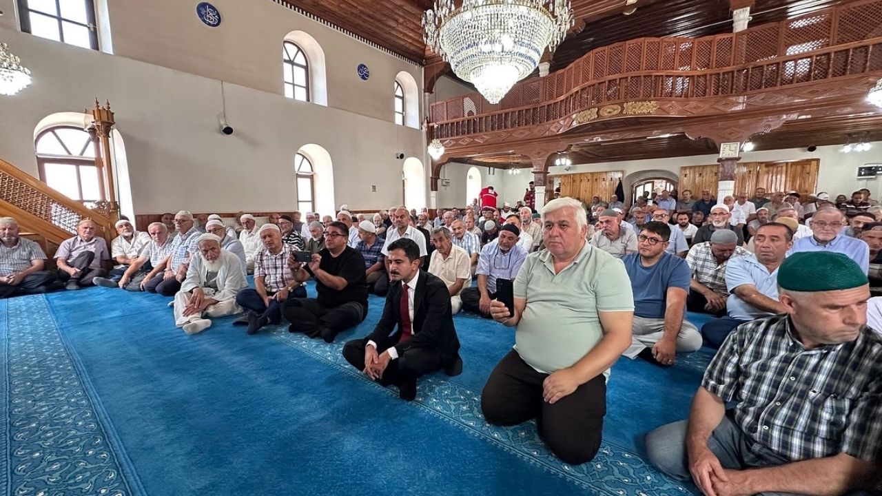 Kastamonu’da Acı Bir Anma Sel Felaketinde Hayatını Kaybedenlere Mevlit Okundu (2)