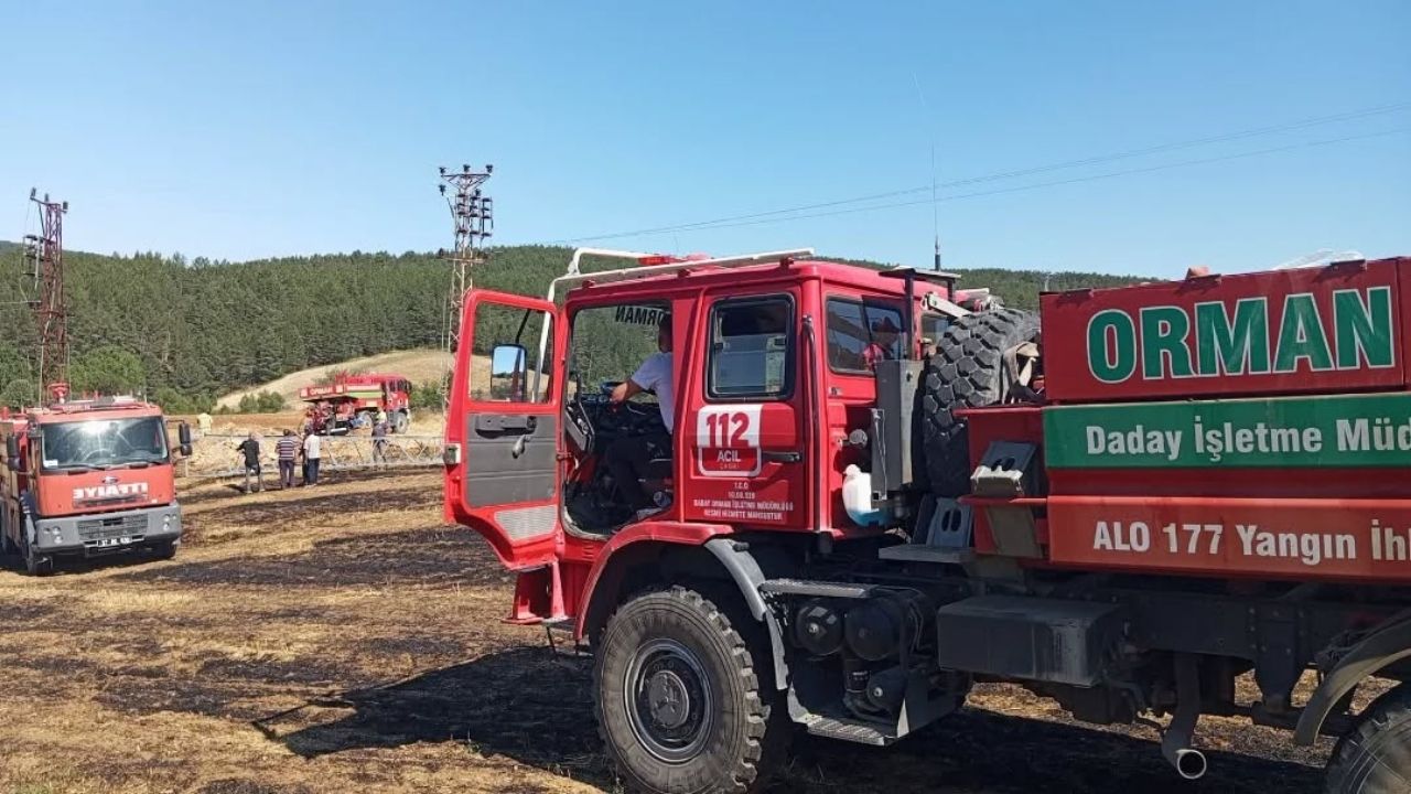 Kastamonu’da Facianın Eşiğinden Dönüldü Kıvılcımlar Tarlayı Küle Çevirdi (2)