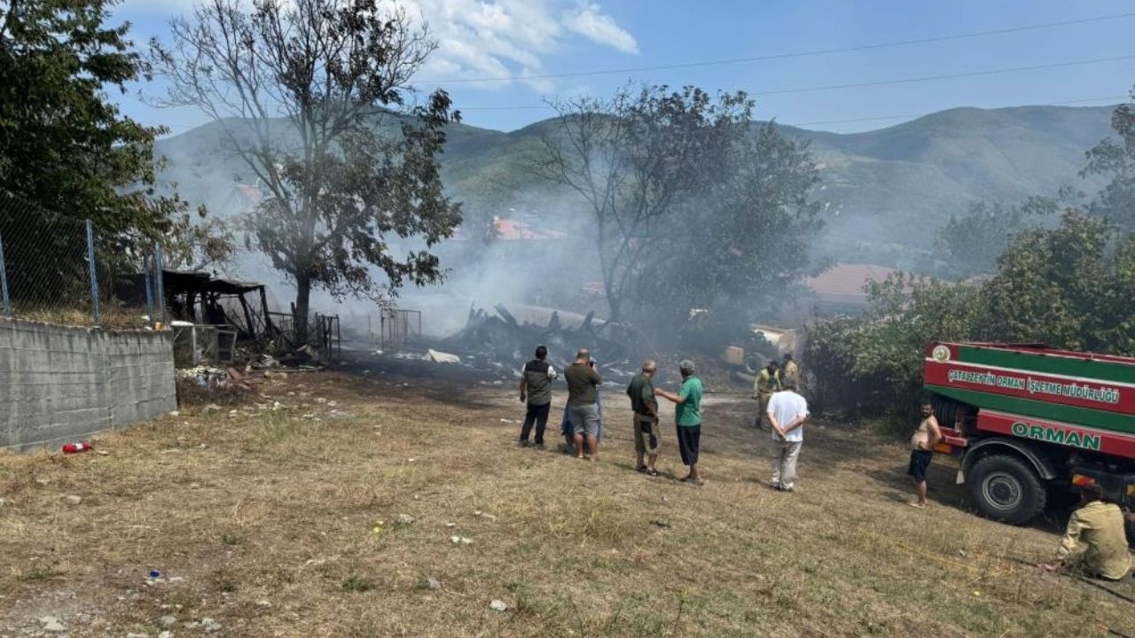 Kastamonu’da Korkutan Yangın Ev Ve Ambar Küle Döndü (2)