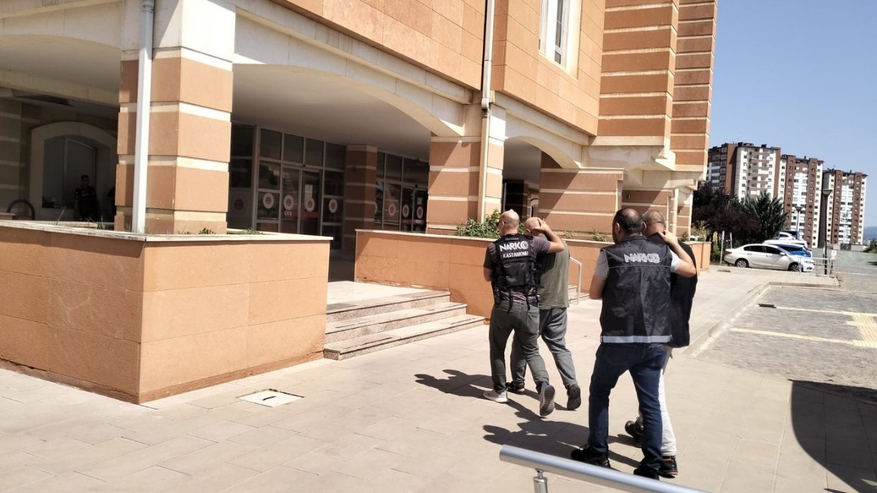 Kastamonu’da Narkotik Operasyonu 2 Kişi Tutuklandı (3)