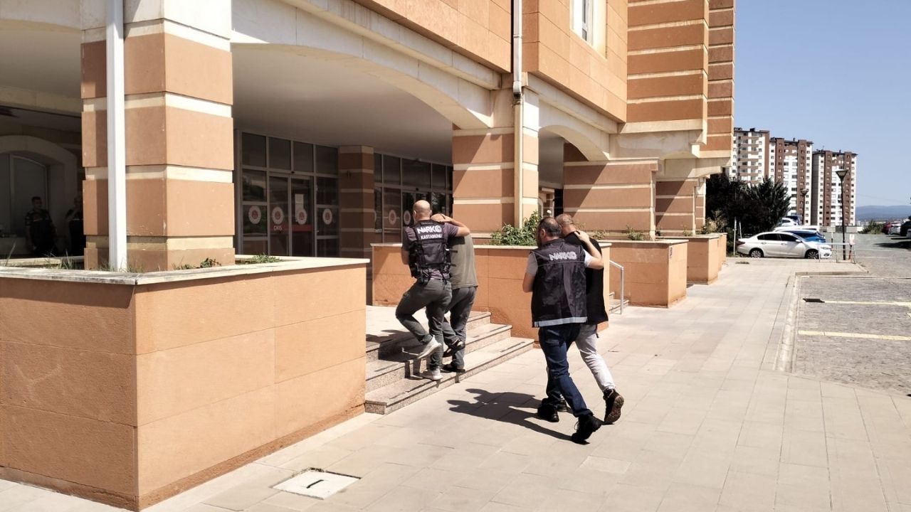 Kastamonu’da Narkotik Operasyonu 2 Kişi Tutuklandı (4)
