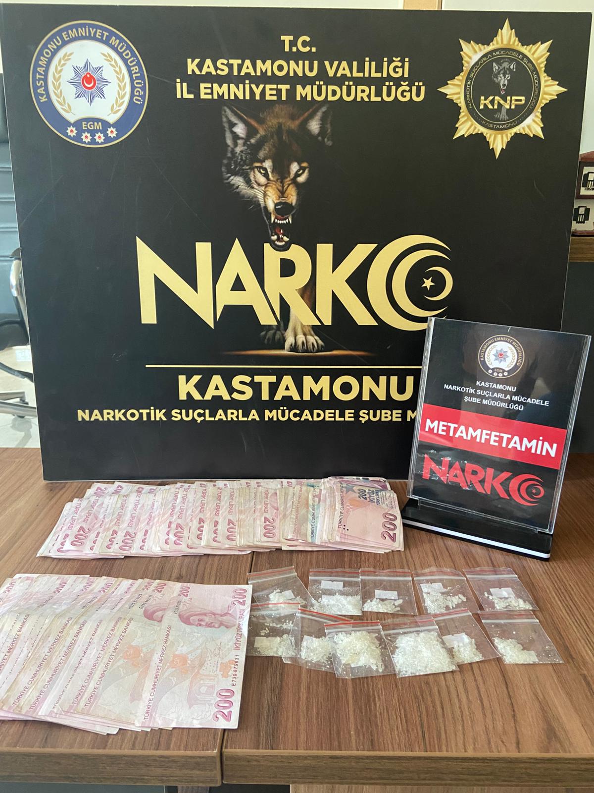 Kastamonu'da Uyarıcı Maddeyi Saklamaya Çalışan 2 Kişi Polisten Kaçamadı! 1
