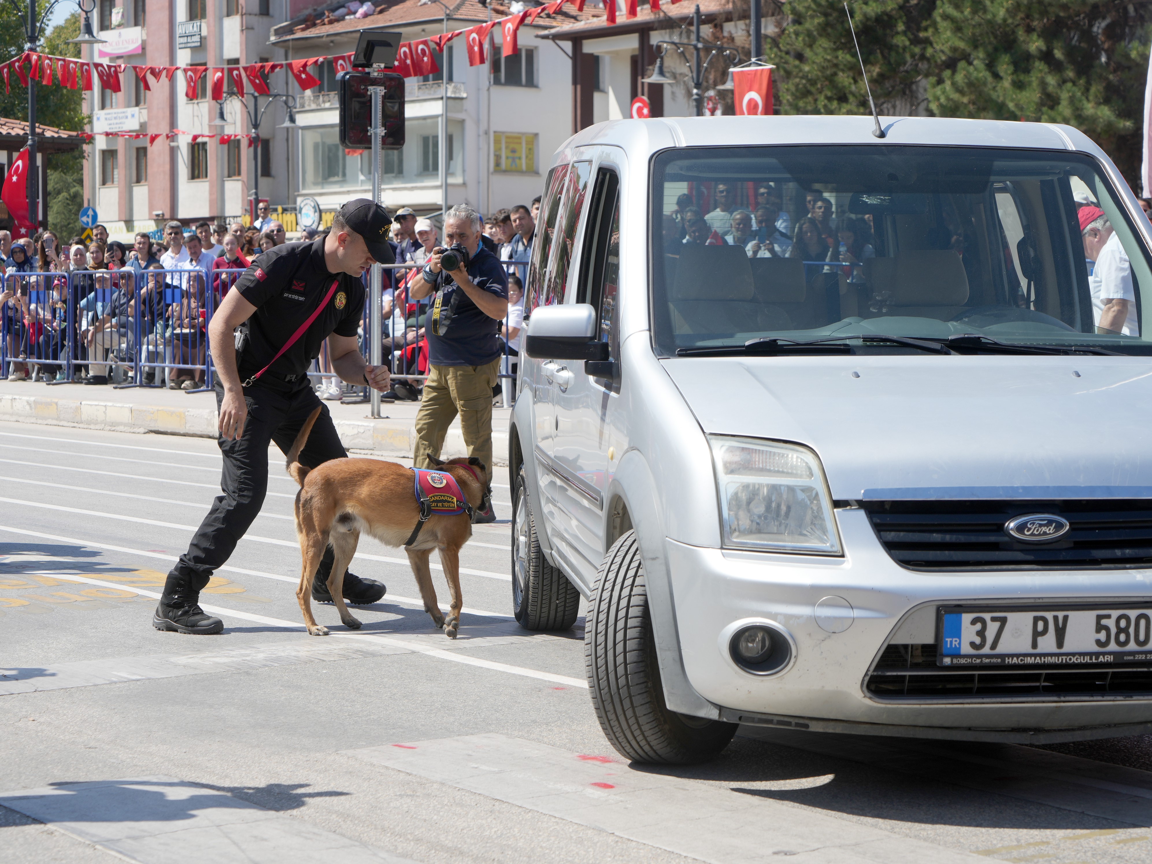 Kastamonu'da Zafer Bayramı Coşkusu Komandoların Gösterisi Hayran Bıraktı 3