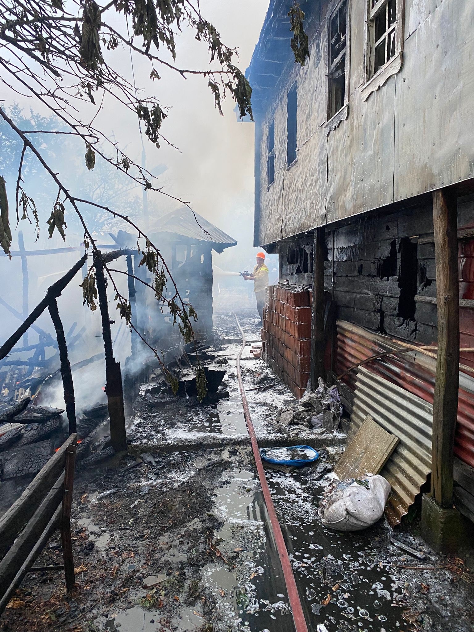 Kastamonu'daki Feci Yangında Ev Ve Samanlık Küle Döndü (Detaylar) 2