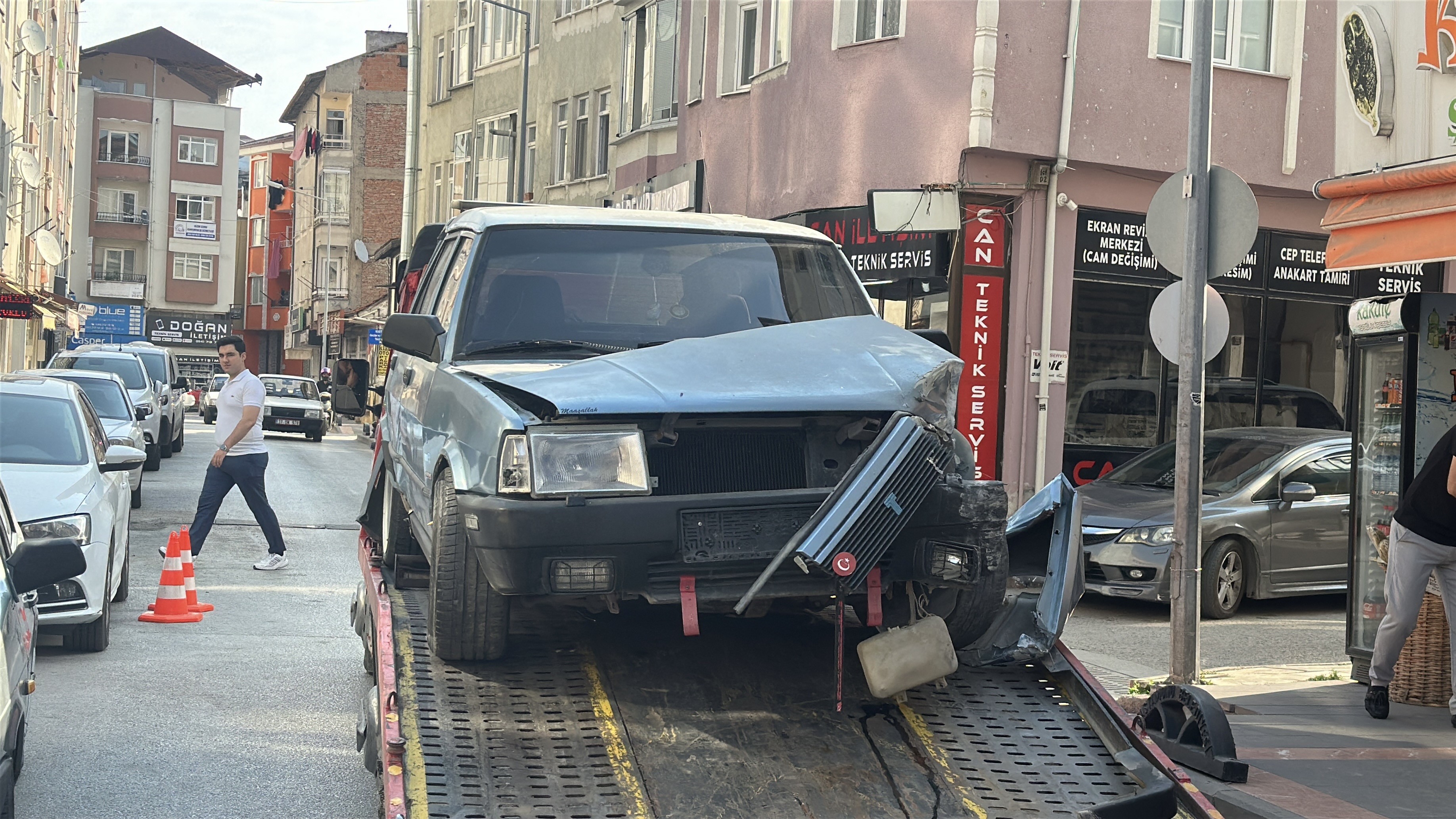 Kastamonu'daki Kazada Otomobiller Iş Yerlerine Çarparak Durabildi 1 Yaralı Var! (Detaylar) 3