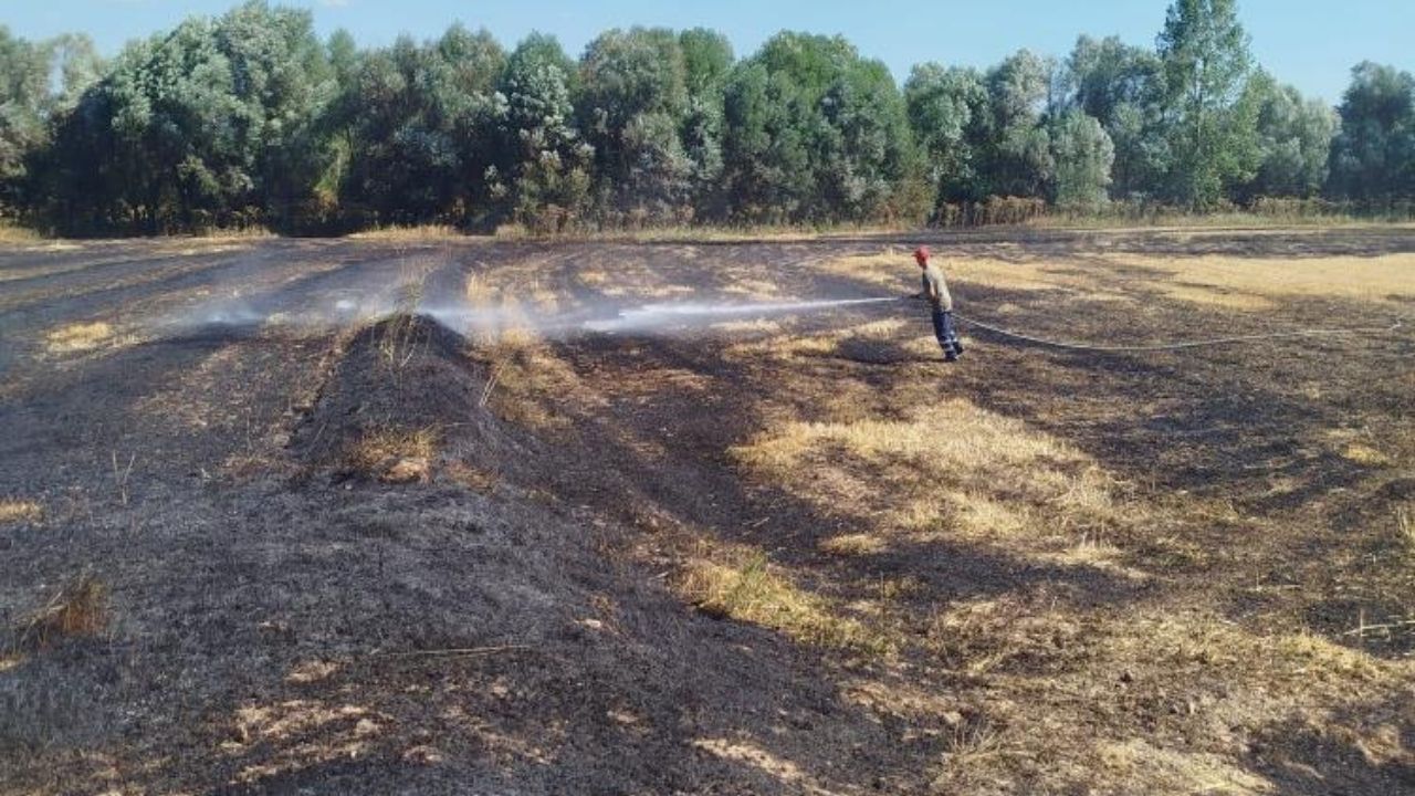 Kastamonu’nun Iki Ilçesinde Balya Makinelerinden Alevler Yükseldi (2)