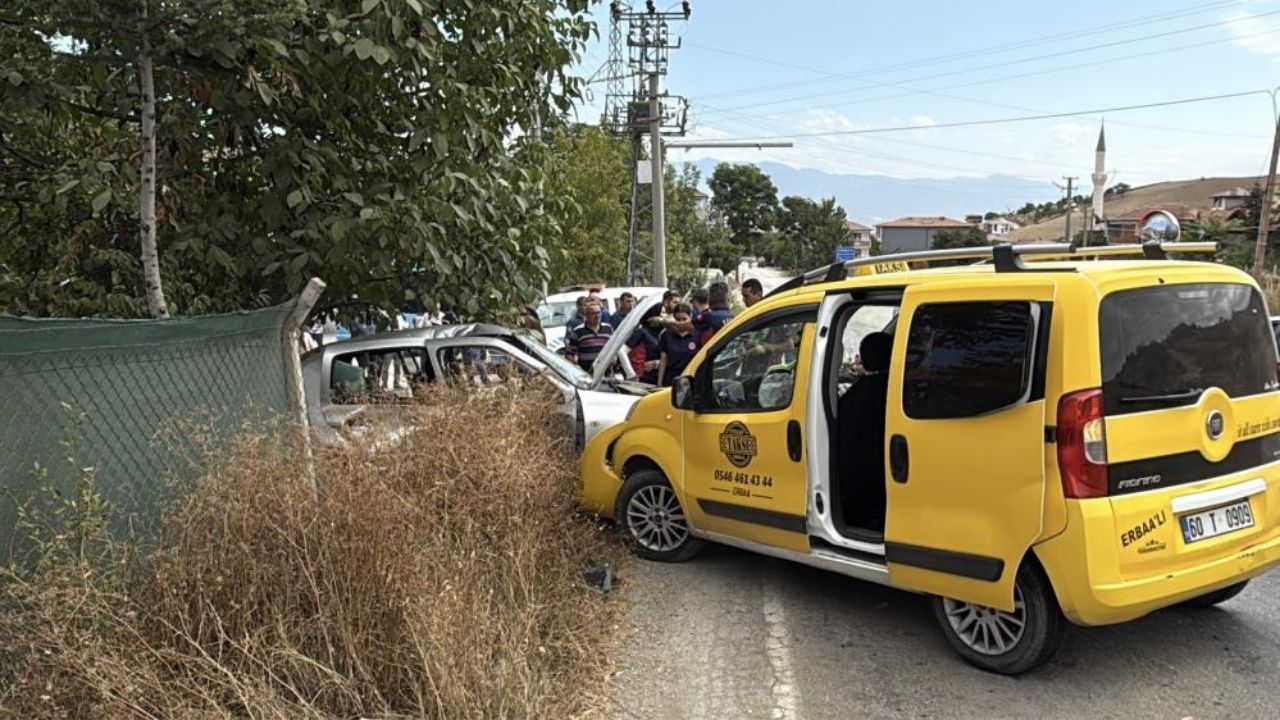 Kavşakta Can Pazarı Küçük Çocuk Yoğun Bakımda, Hamile Kadın Bebeğini Kaybetti (3)
