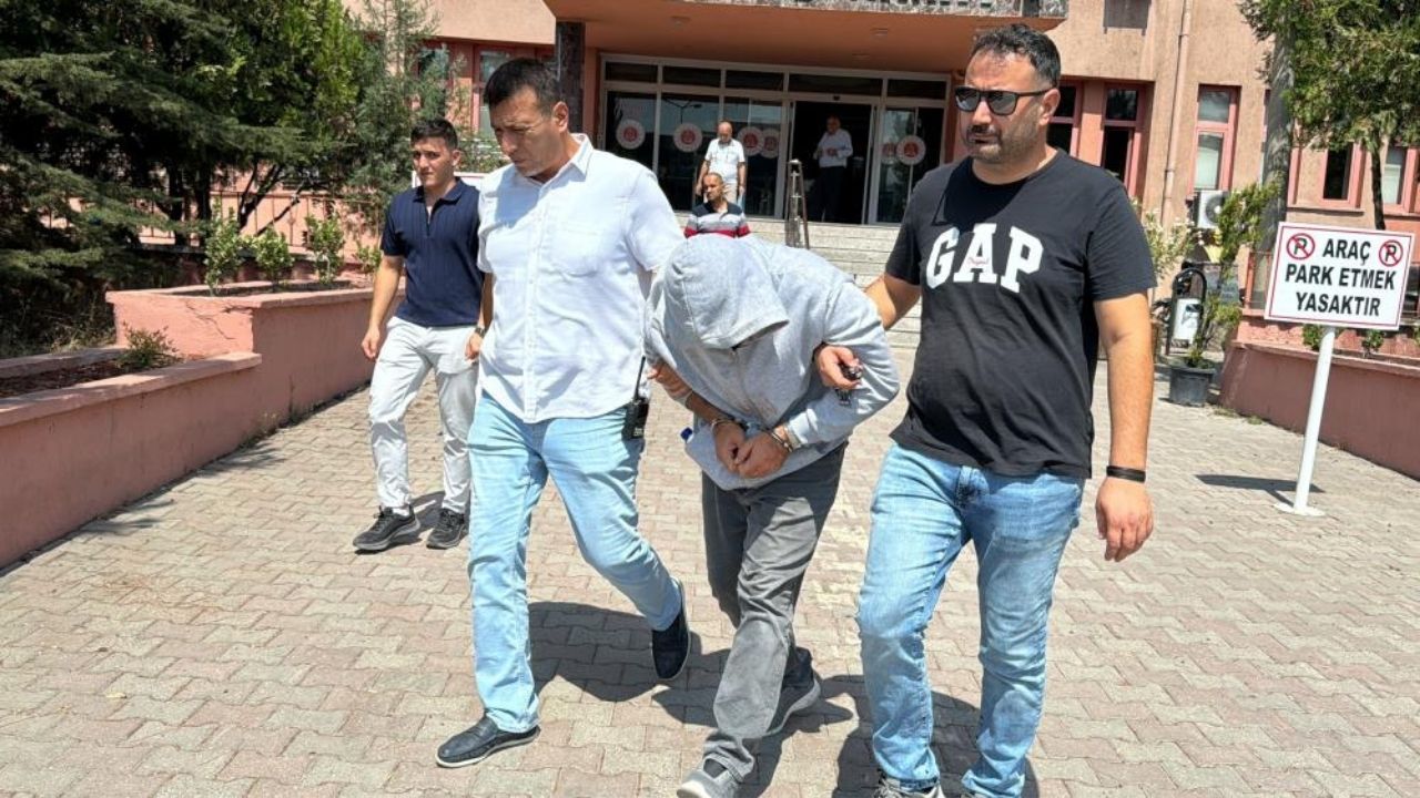 Komşu Ilde Maskeli Soyguncu Dakikalarca Darp Edildi, Ardından Tutuklandı (2)