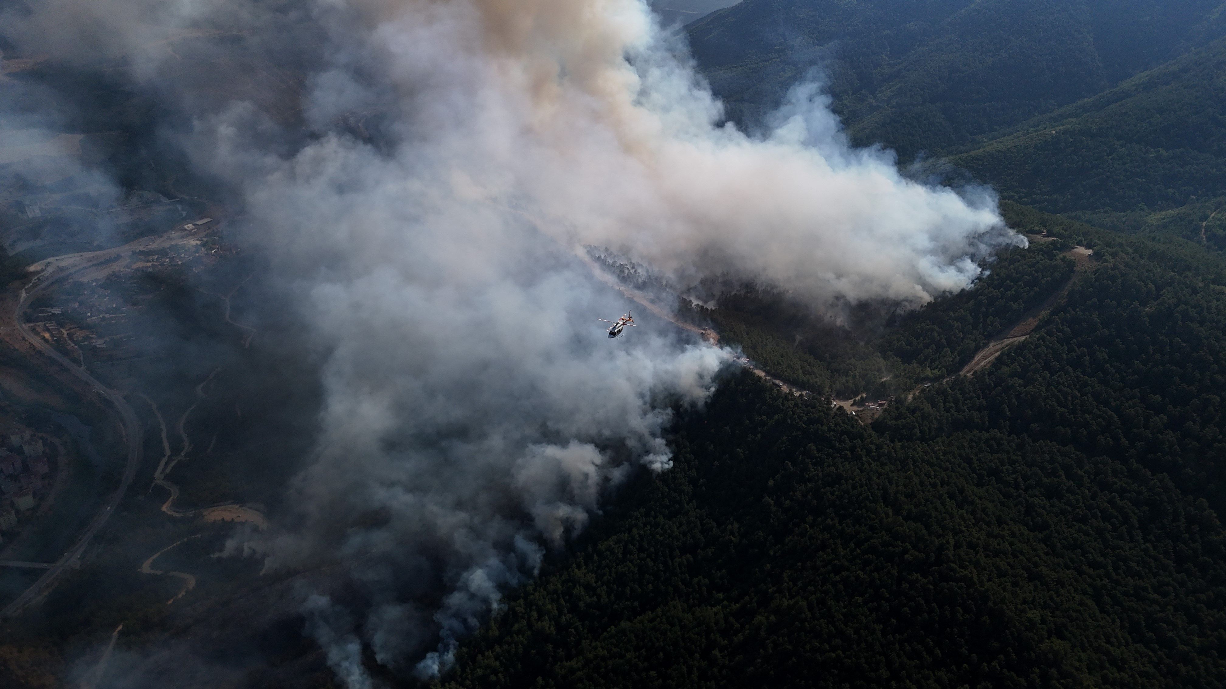 Komşu Ildeki Feci Orman Yangınına 3 Helikopter 161 Personel Müdahale Ediyor! 14