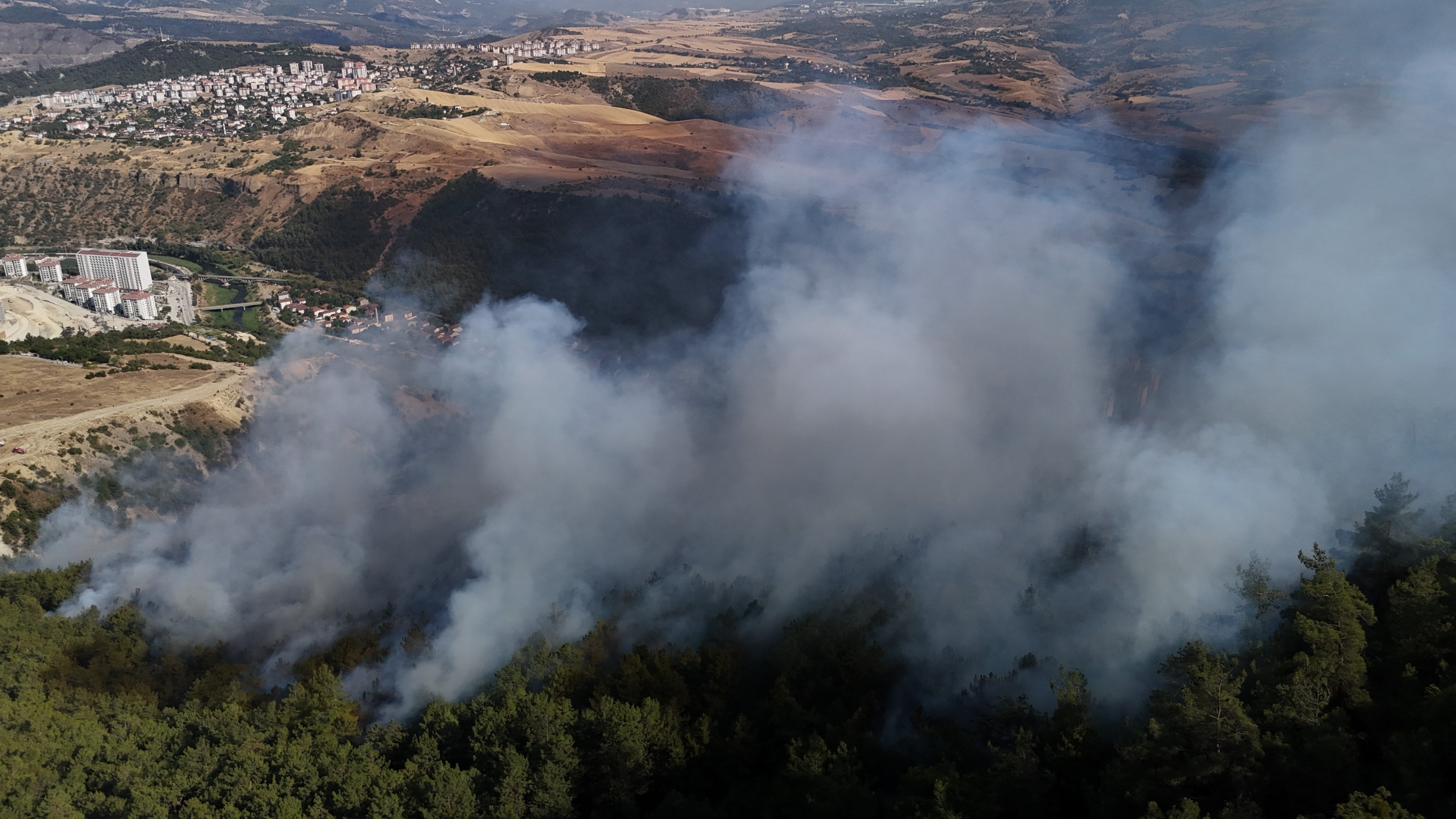 Komşu Ildeki Feci Orman Yangınına 3 Helikopter 161 Personel Müdahale Ediyor! 22