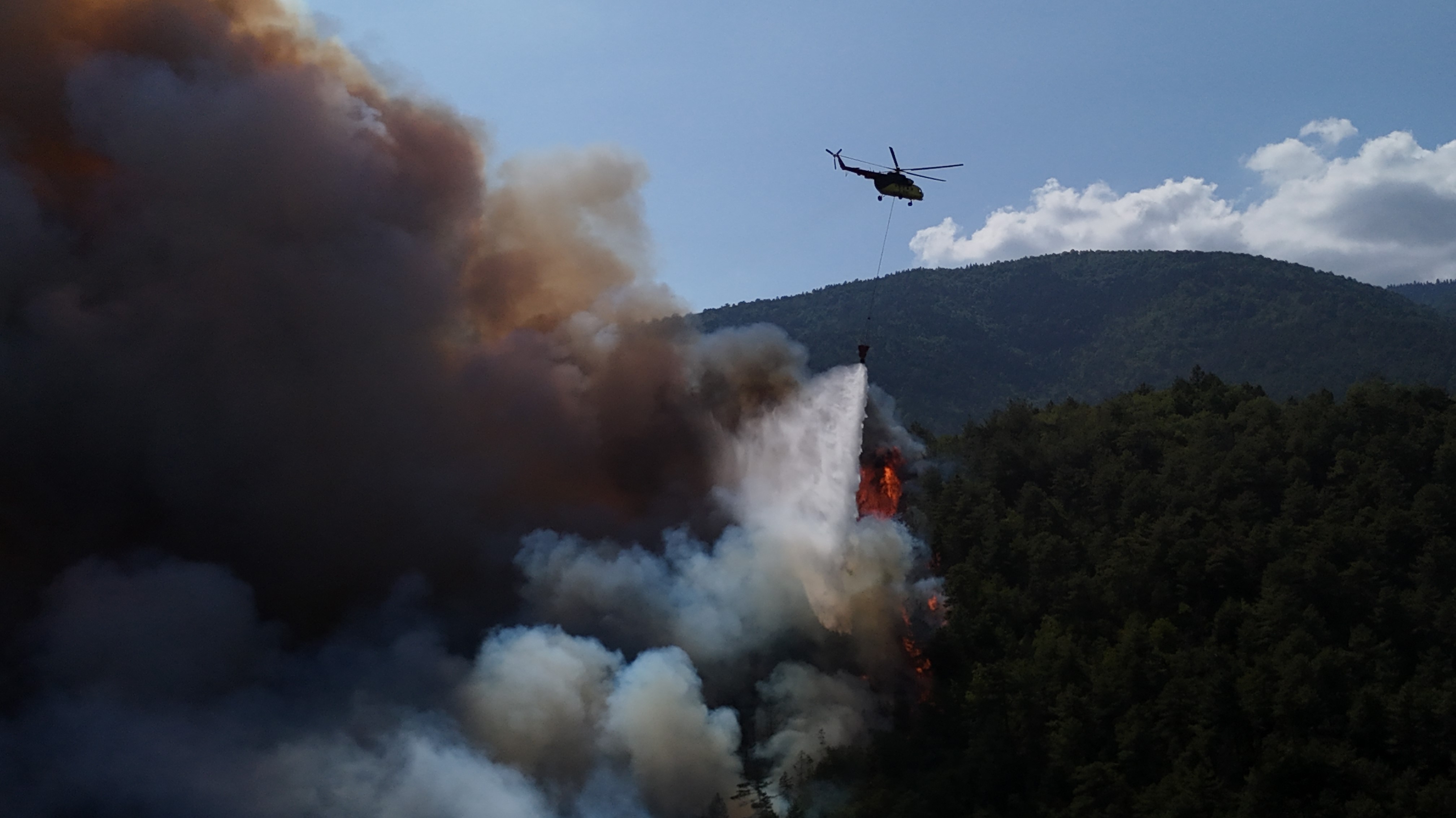 Komşu Ildeki Feci Orman Yangınına 3 Helikopter 161 Personel Müdahale Ediyor! 24