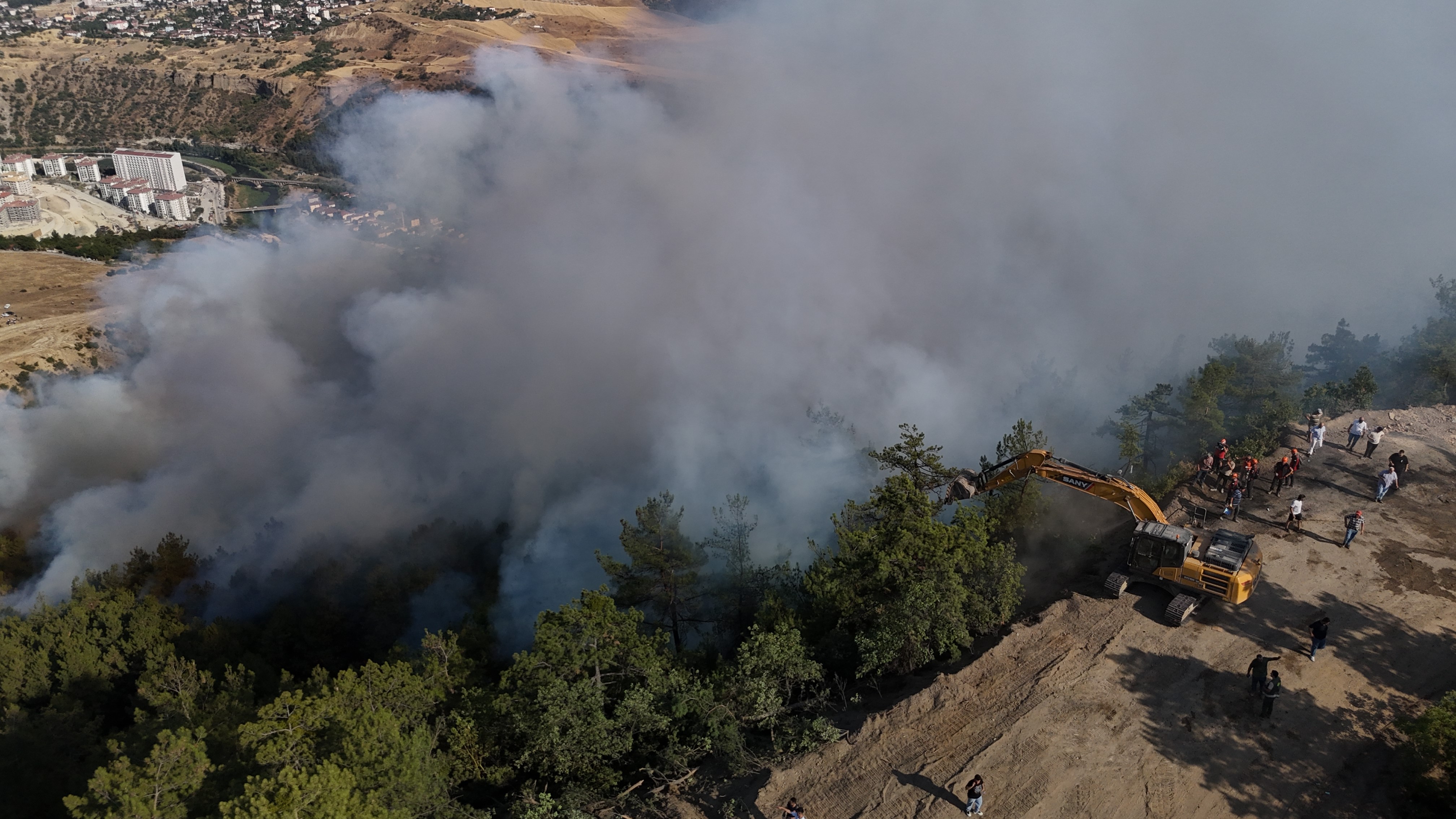Komşu Ildeki Feci Orman Yangınına 3 Helikopter 161 Personel Müdahale Ediyor! 9