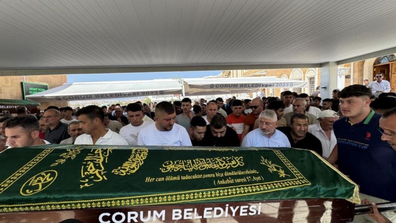 Komşuda Korkunç Kaza Yağ Tankına Düşen Anne Ve 12 Yaşındaki Oğlu Defnedildi (1)