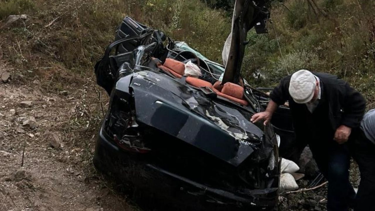 Korkunç Kaza Hurdaya Dönen Otomobil Can Aldı (3)
