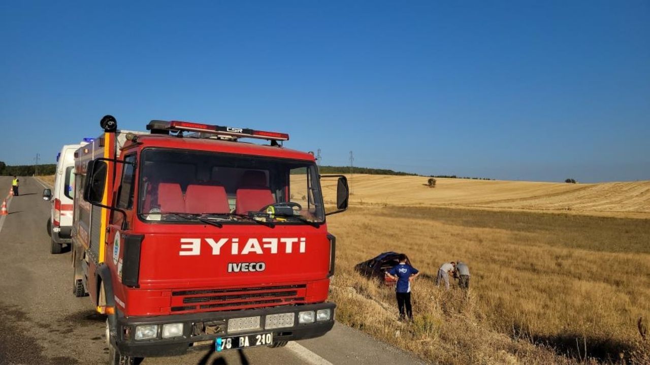 Korkutan Kaza Takla Atan Araç Tarlaya Uçtu Yaralılar Var! (3)