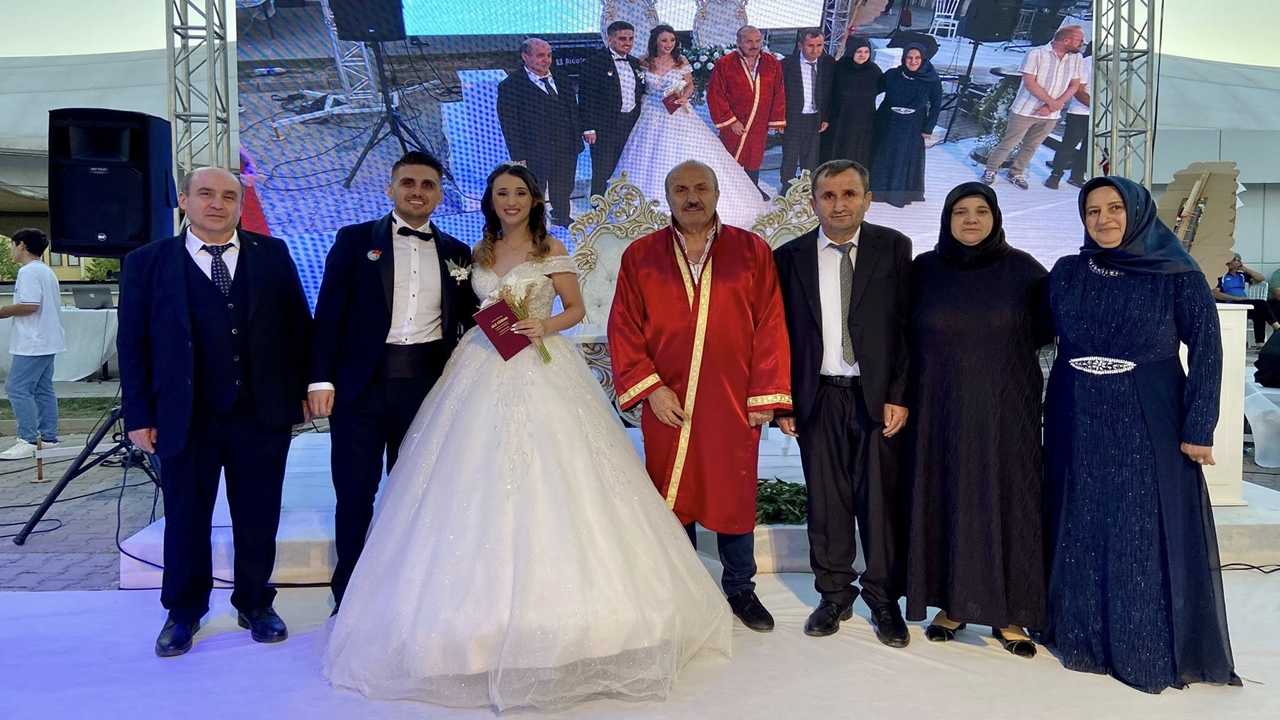 Muhammet Özcan Ile Esra Özcan (1)