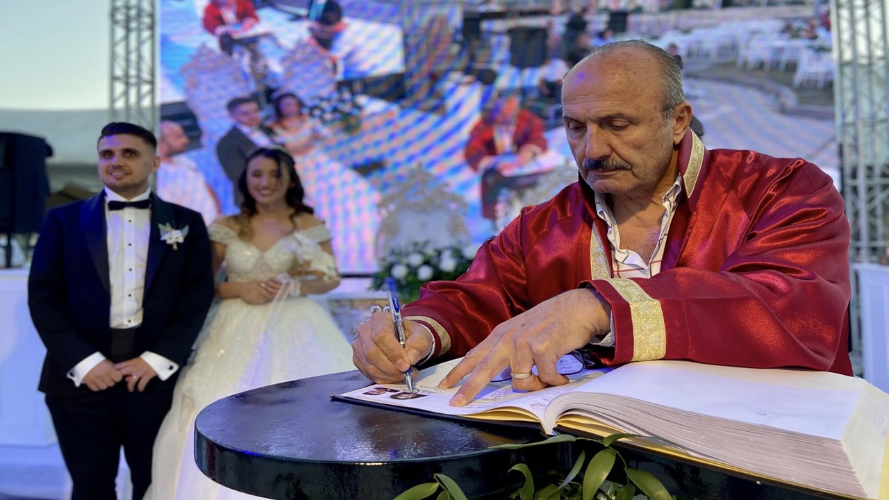 Muhammet Özcan Ile Esra Özcan (2)