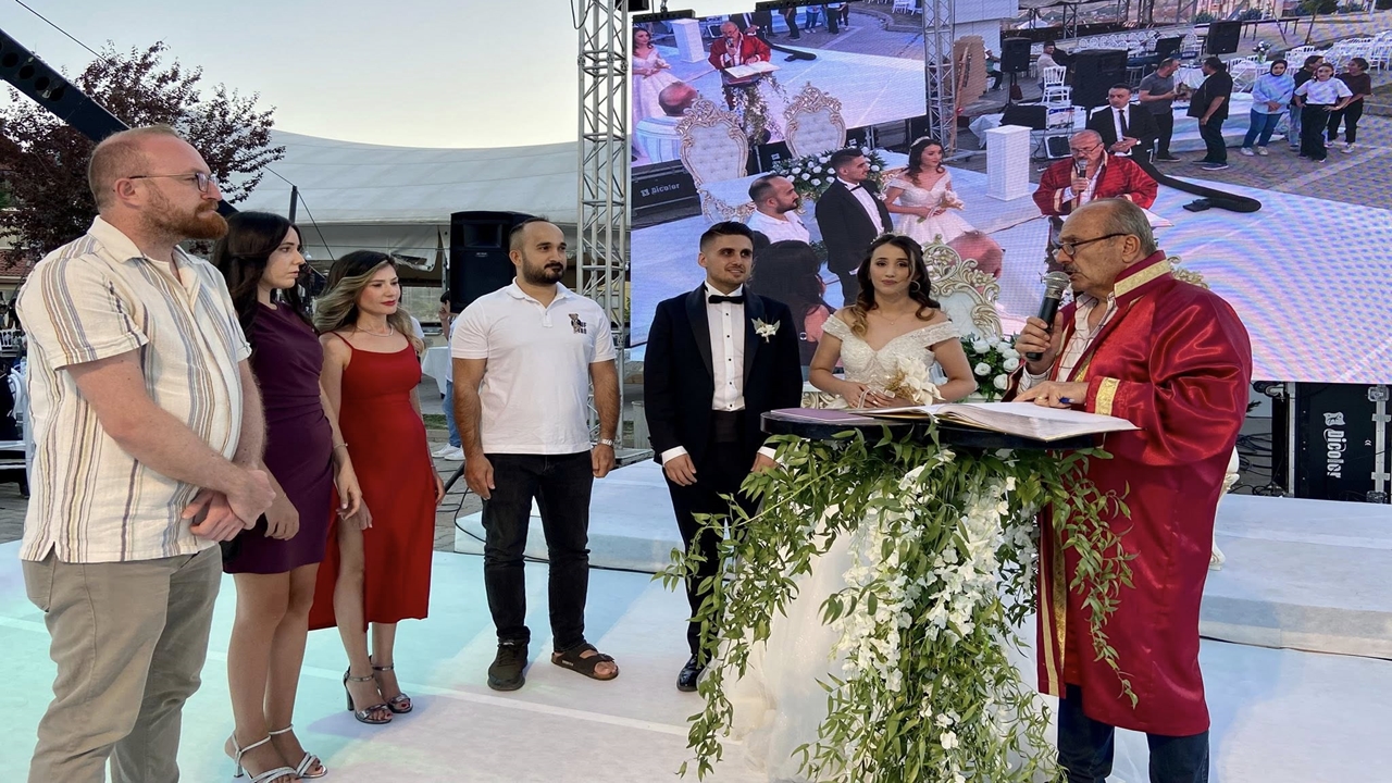 Muhammet Özcan Ile Esra Özcan (5)