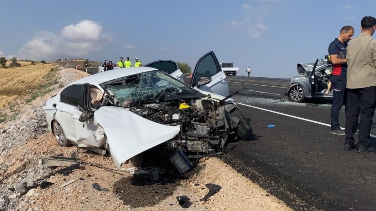 Otomobil Hurdaya Döndü 2 Kişi Öldü, 2 Çocuk Ağır Yaralı (1)-1