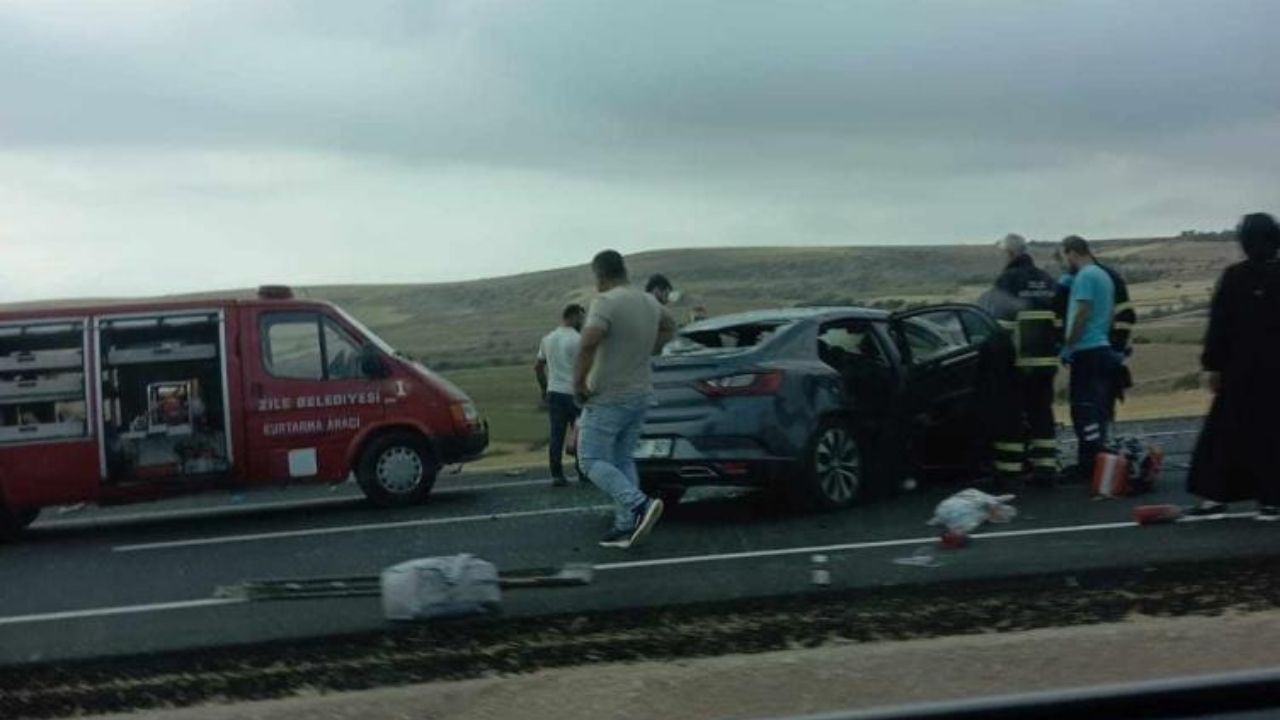 Otomobil Hurdaya Döndü 2 Kişi Öldü, 2 Çocuk Ağır Yaralı (3)