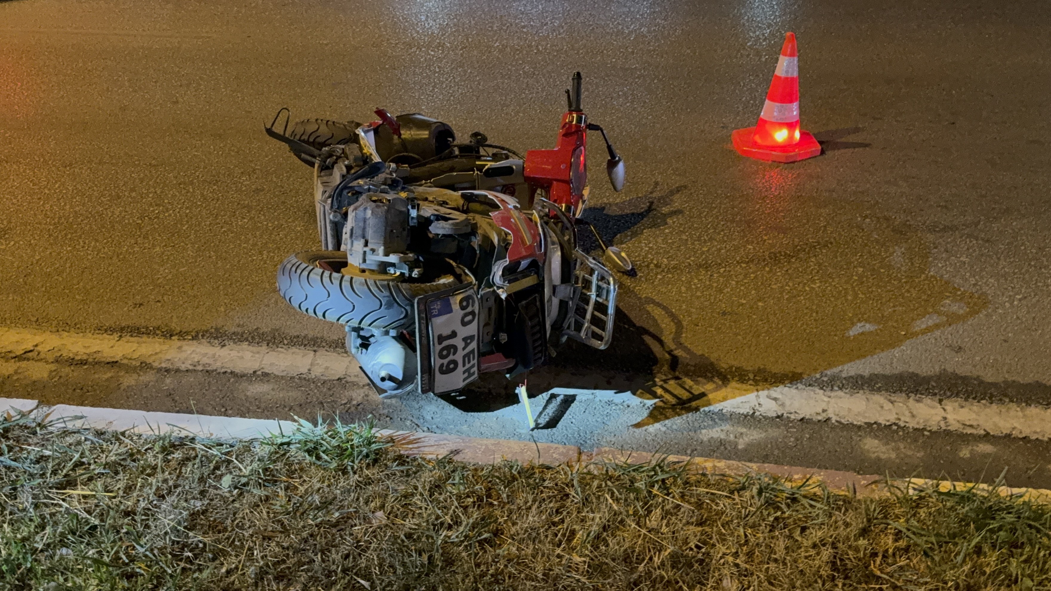 Otomobil Ile Motosiklet Çarpıştı 2 Kişi Hayatını Kaybetti 4