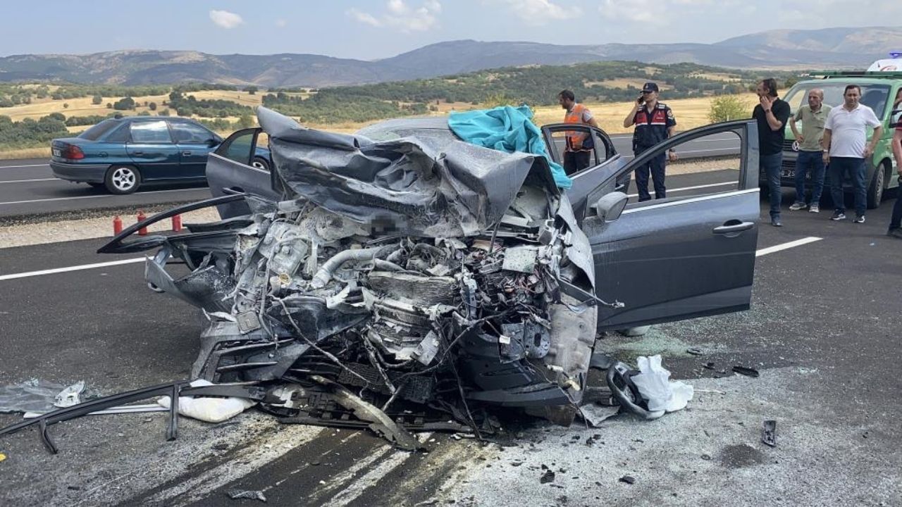 Otomobillerin Hurdaya Döndüğü Kazada Can Kaybı 4’E Yükseldi (3)